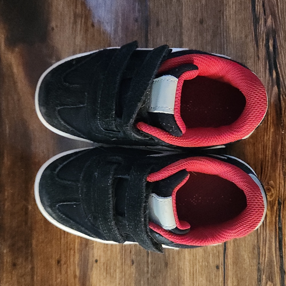 Cat & Jack boy size 9 shoes
